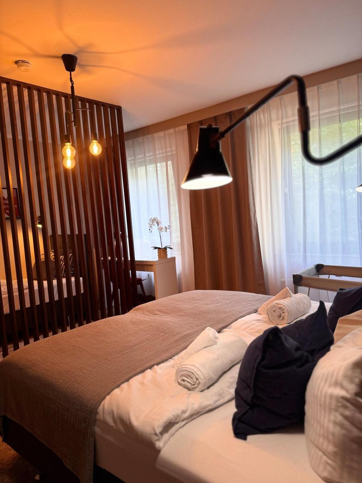 Zentrale Wohnung Direkt Am Hauptbahnhof - Bismarck Düsseldorf Buitenkant foto
