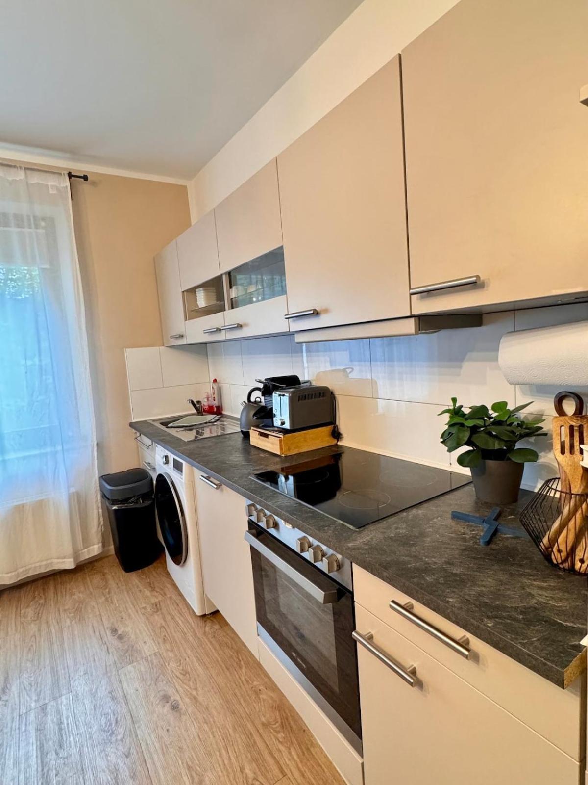 Zentrale Wohnung Direkt Am Hauptbahnhof - Bismarck Düsseldorf Buitenkant foto